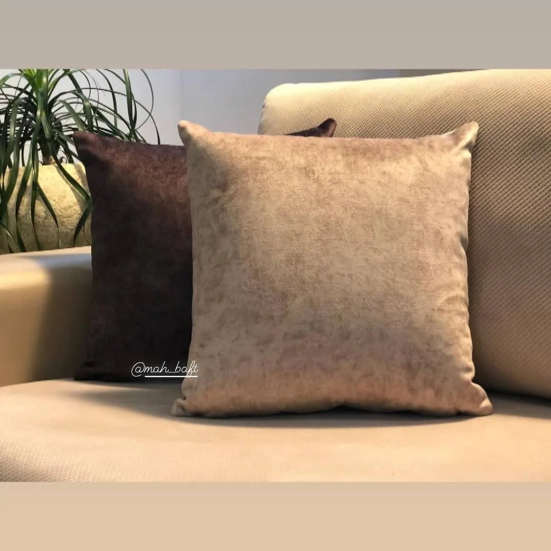 کوسن ساده مخمل بژ و قهوهای