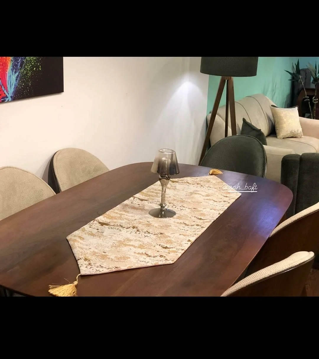 رانر پتینه ۱۳۵ سانت شیری طلایی، رنگ کرم، جنس مخمل، طرح هندسی، مستطیلی بلند