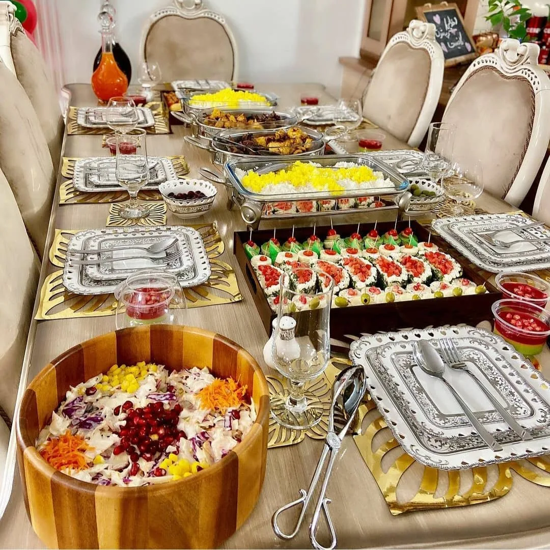 زیربشقابی چرم طرح چهار برگ، رنگ طلایی، طرح هندسی، گرد، توری