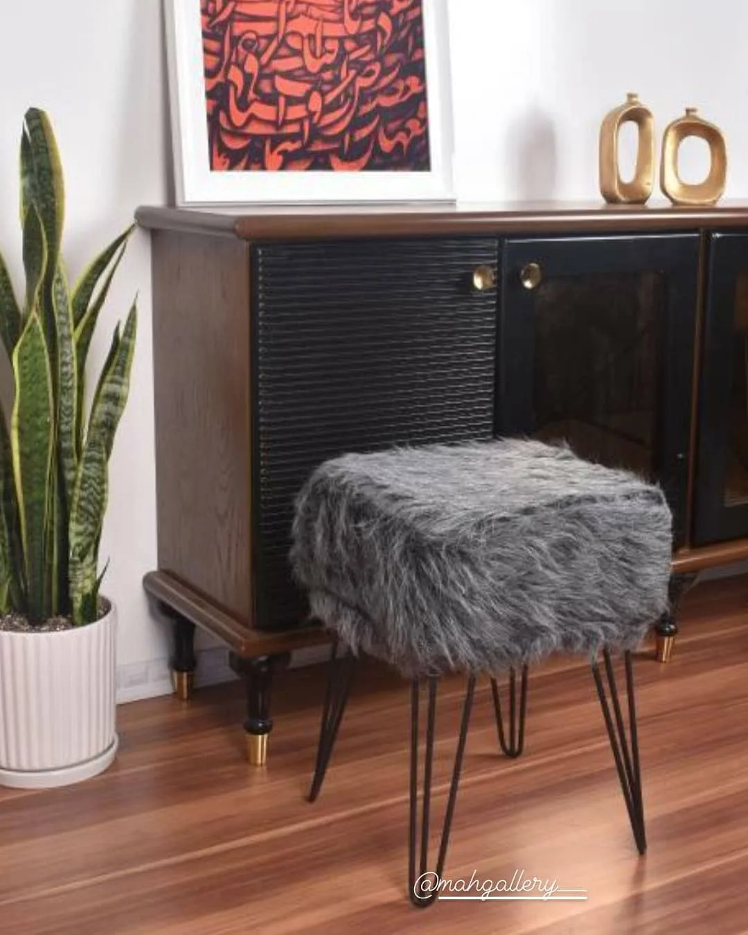 پاف مربع پایه فلزی خز، رنگ خاکستری، مشکی و قهوه‌ای، جنس چوب، پاف چهارپایه پایه‌فلزی