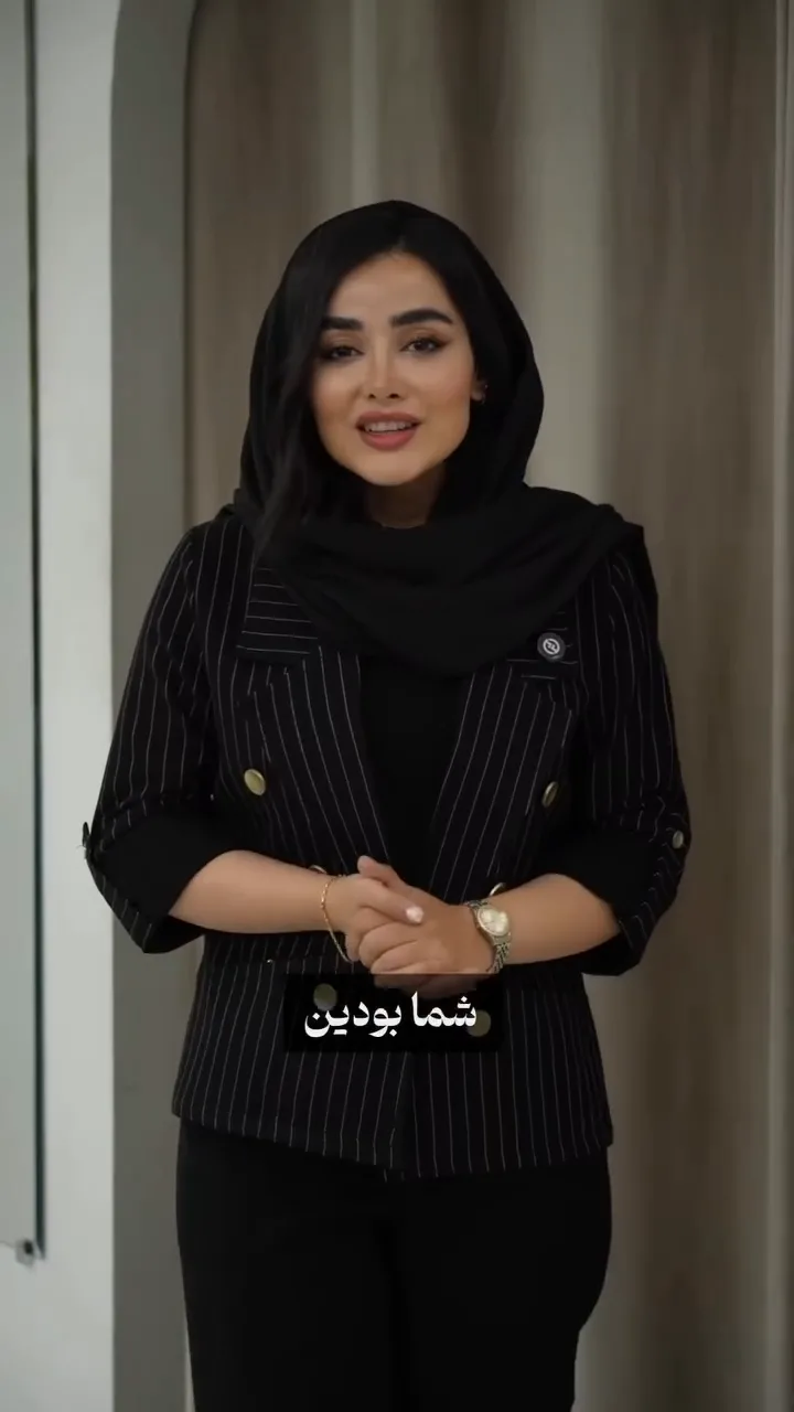 کت راه‌راه دیپلمات چهارفصل، رنگ مشکی، کوتاه، یقه انگلیسی، آستین سه چهارم