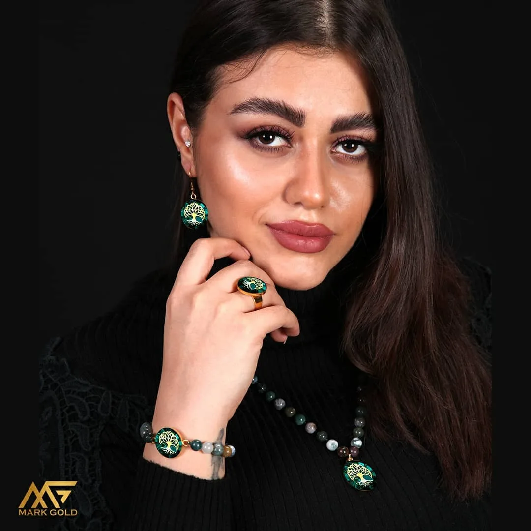 ست زیورآلات طرح درخت زندگی مارک گلد، رنگ سبز، طلایی و مشکی، جنس سنگ و طلا، طرح طرح و نقش، ست دستبند گوشواره انگشتر گردنبند