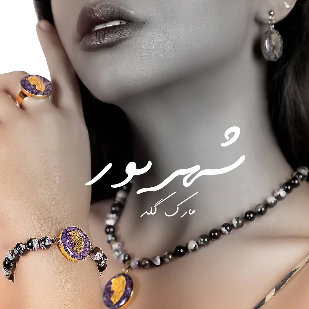 گردنبند زنانه مارک گلد، رنگ بنفش و طلایی، جنس فلز و سنگ، آویز گرد و زنجیر
