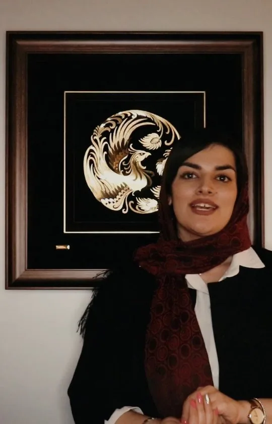 تابلو ورق طلا سیمرغ سه بعدی مارک گلد، رنگ سیاه، قرمز و سفید، جنس فلز، چوب و پارچه، مستطیل شکل با طرح پرنده