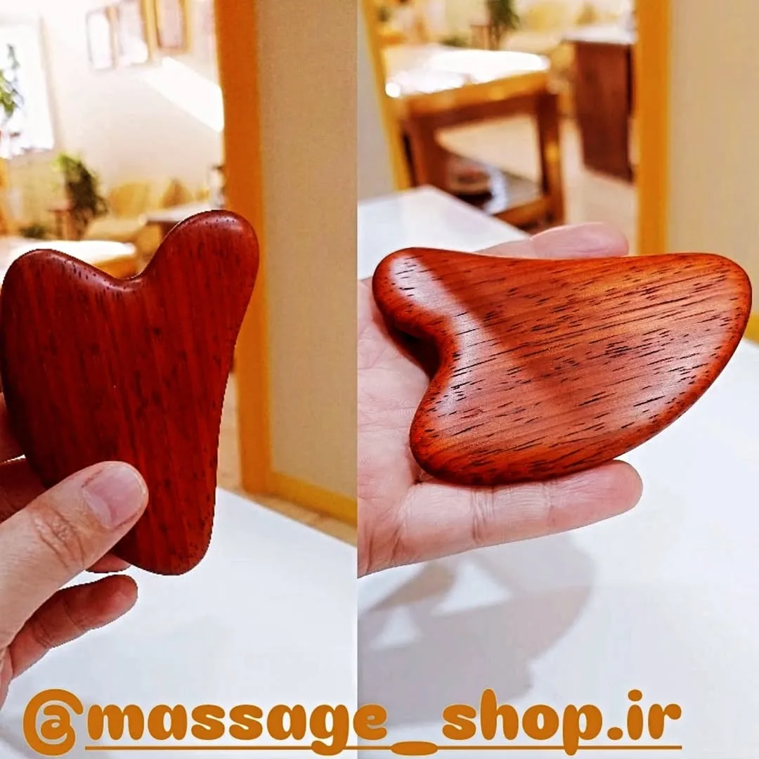 گواشا قلبی چوب رزوود، رنگ قهوه‌ای مایل به قرمز، فرم قلبی ارگونومیک