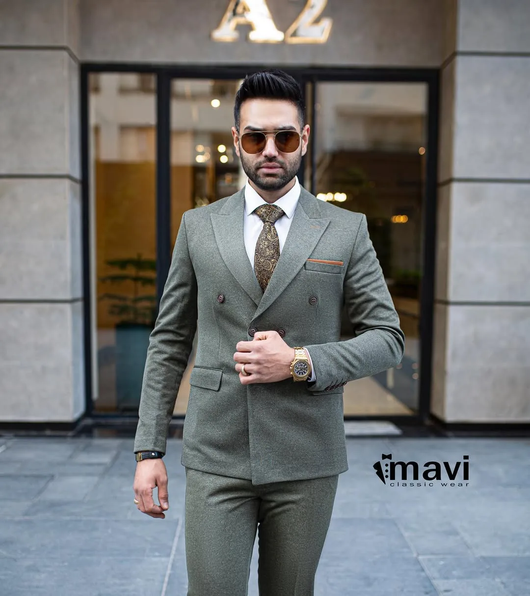 کت و شلوار دبل برست Jakamen، رنگ سبز زیتونی، سفید و قهوه ای، دو دکمه یقه انگلیسی جذب