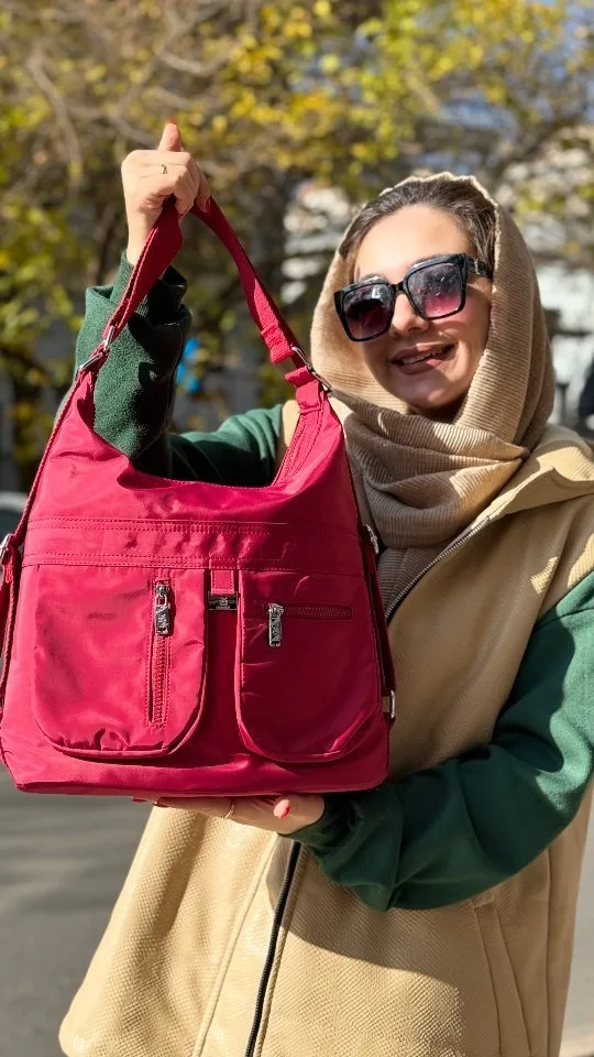 کیف دوکاره حاصل، رنگ قرمز، دوشی، دارای جیب‌های بیرونی