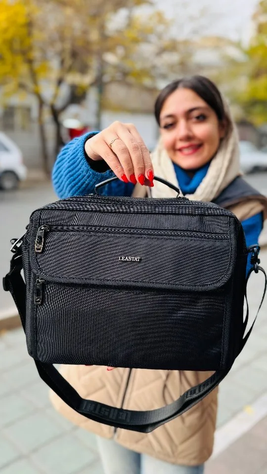 کیف دانشجویی اداری لیستات، رنگ مشکی، جنس پارچه، دوشی، مستطیلی