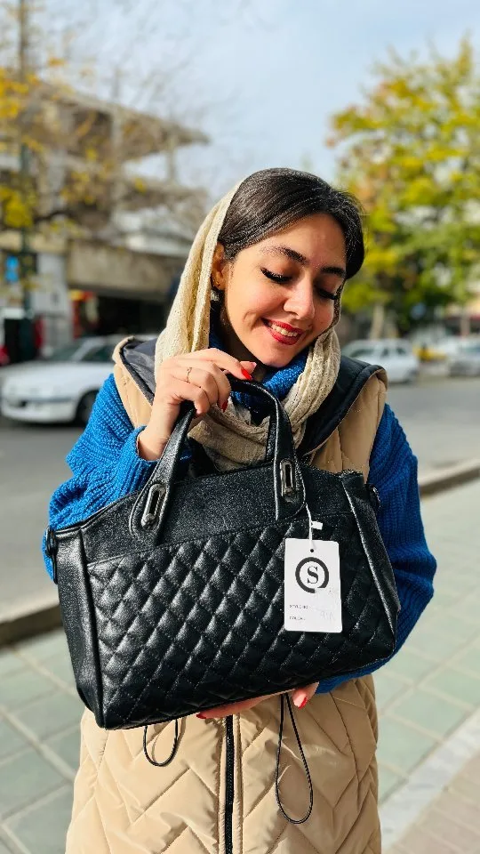 کیف دستی چرمی سنتوزا، رنگ مشکی، جنس چرم مصنوعی، مدل لوزی‌دوز