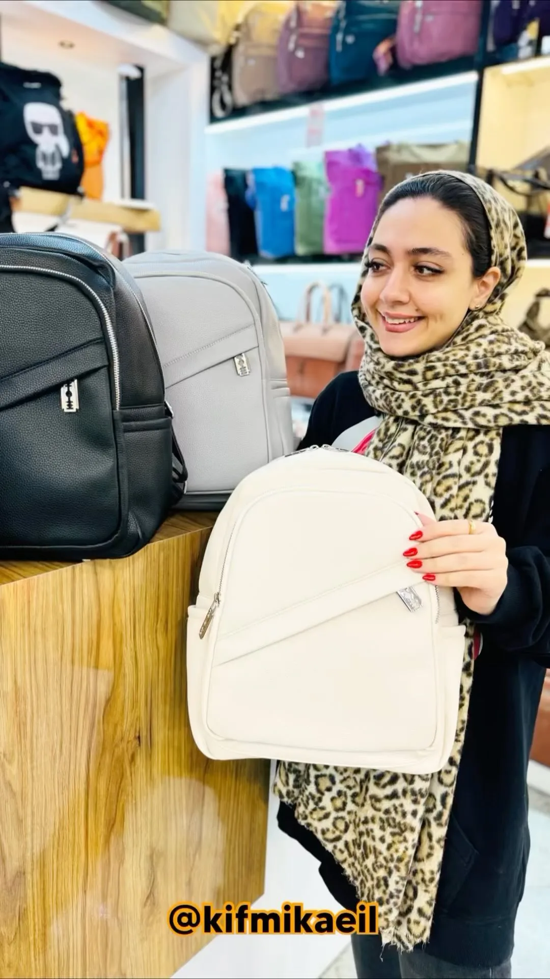 کوله‌پشتی حاصل، رنگ سفید، مشکی و خاکستری، جنس چرم مصنوعی، کوله‌پشتی دوشی مدل ساده