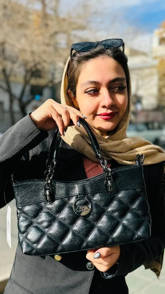 کیف دستی چرمی ضدآب دنیز جنوا، رنگ مشکی، طرح هندسی، مدل دایموند