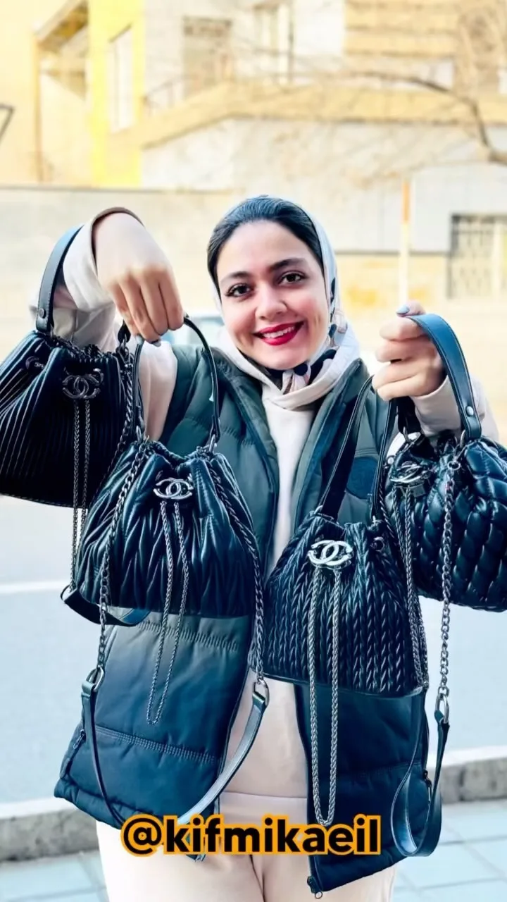 کیف دوشی کوچک سنتوزا، رنگ مشکی، مدل کیسه‌ای