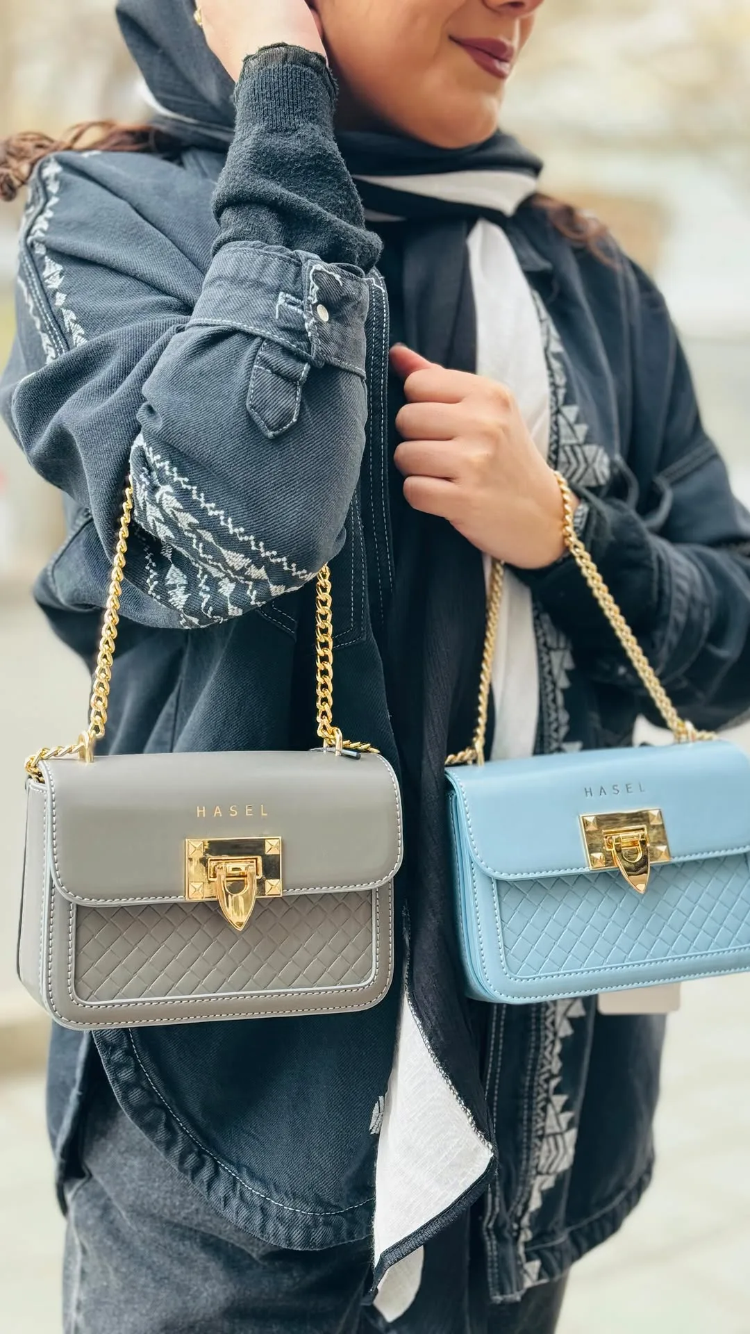 کیف دوشی با دسته چرم و زنجیر، رنگ خاکستری و آبی، کوچک، زنجیری، فلزی