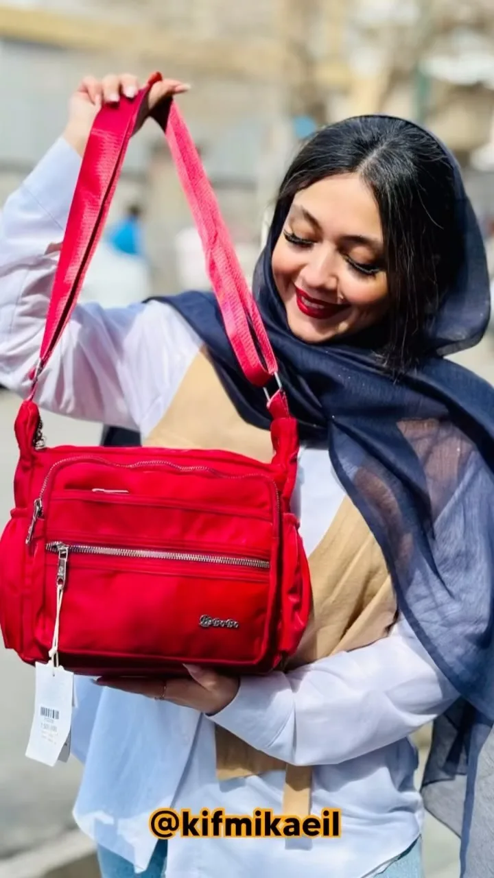 کیف دوشی دخترانه بوبو، رنگ قرمز، چند جیبه، زیپ‌دار