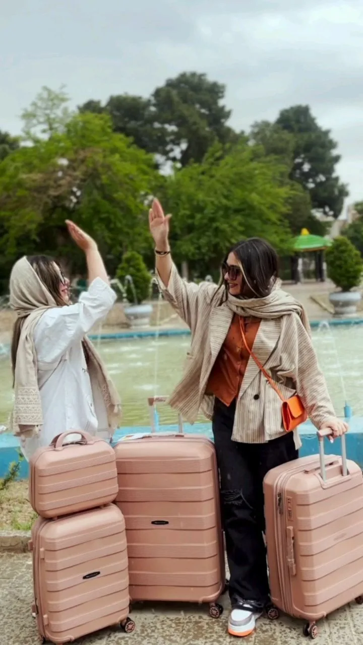 چمدان چهارتکه مدل دوناتا دبل مونزا، رنگ صورتی، جنس پلاستیک، چرخ‌دار، سخت