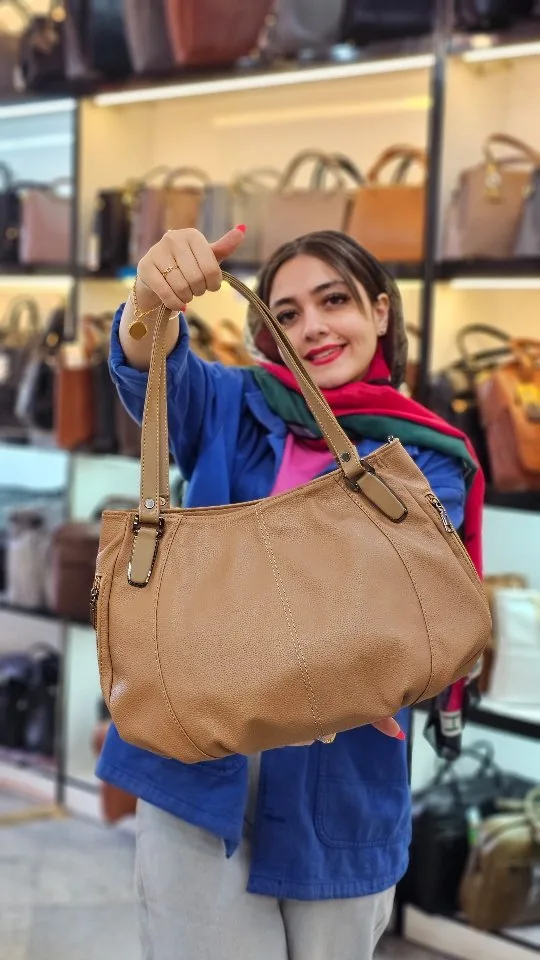 کیف دوشی چرمی، رنگ قهوه‌ای، بزرگ، دسته‌بلند