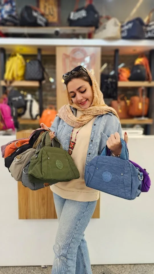 کیف، رنگ سبز زیتونی، آبی، مشکی، نارنجی و کرم، جنس پارچه، دستی، دوشی