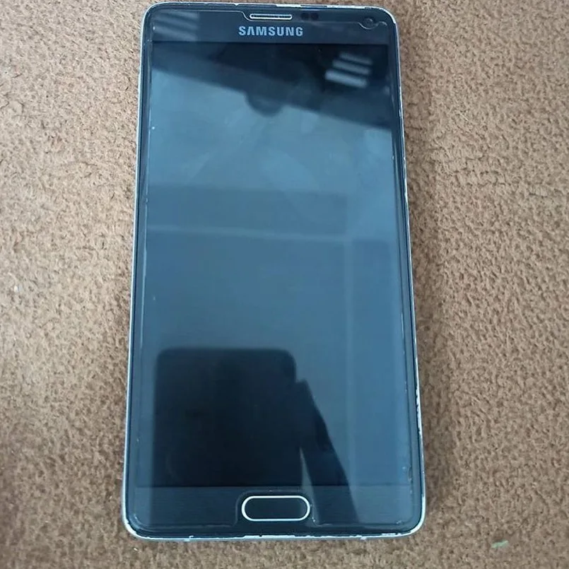 گوشی سامسونگ Note 4 32 گیگ، رنگ مشکی و نقره‌ای، جنس فلز و شیشه، دکمه فیزیکی