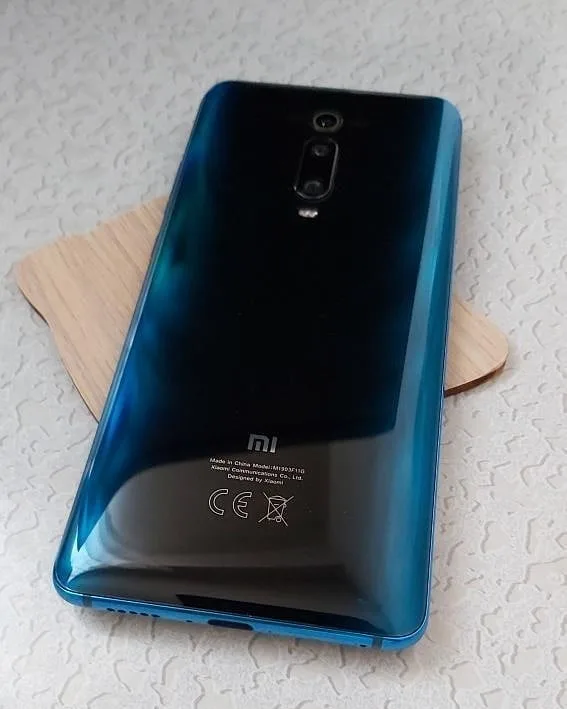 گوشی شیائومی Mi 9T Pro ۱۲۸ گیگ، رنگ آبی و مشکی، جنس شیشه و فلز، لمسی، مستطیلی