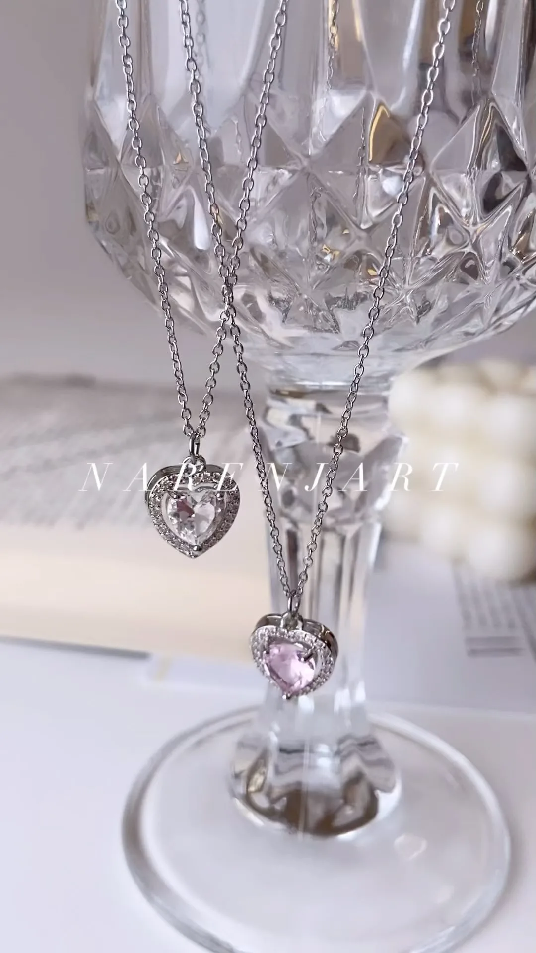 گردنبند جواهری، رنگ نقره‌ای و صورتی، جنس فلز و نگین، گردنبند آویز قلب نگینی