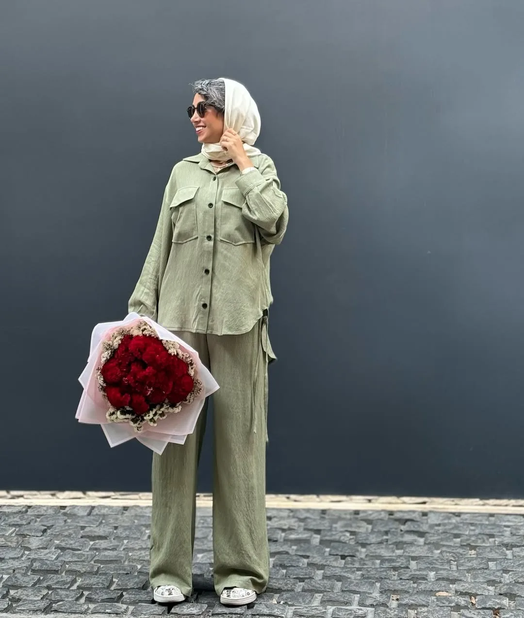 ست کرپ دبل فیس — رنگ زیتونی — نمای روی‌تن — شومیز دکمه‌دار — عکس ۲