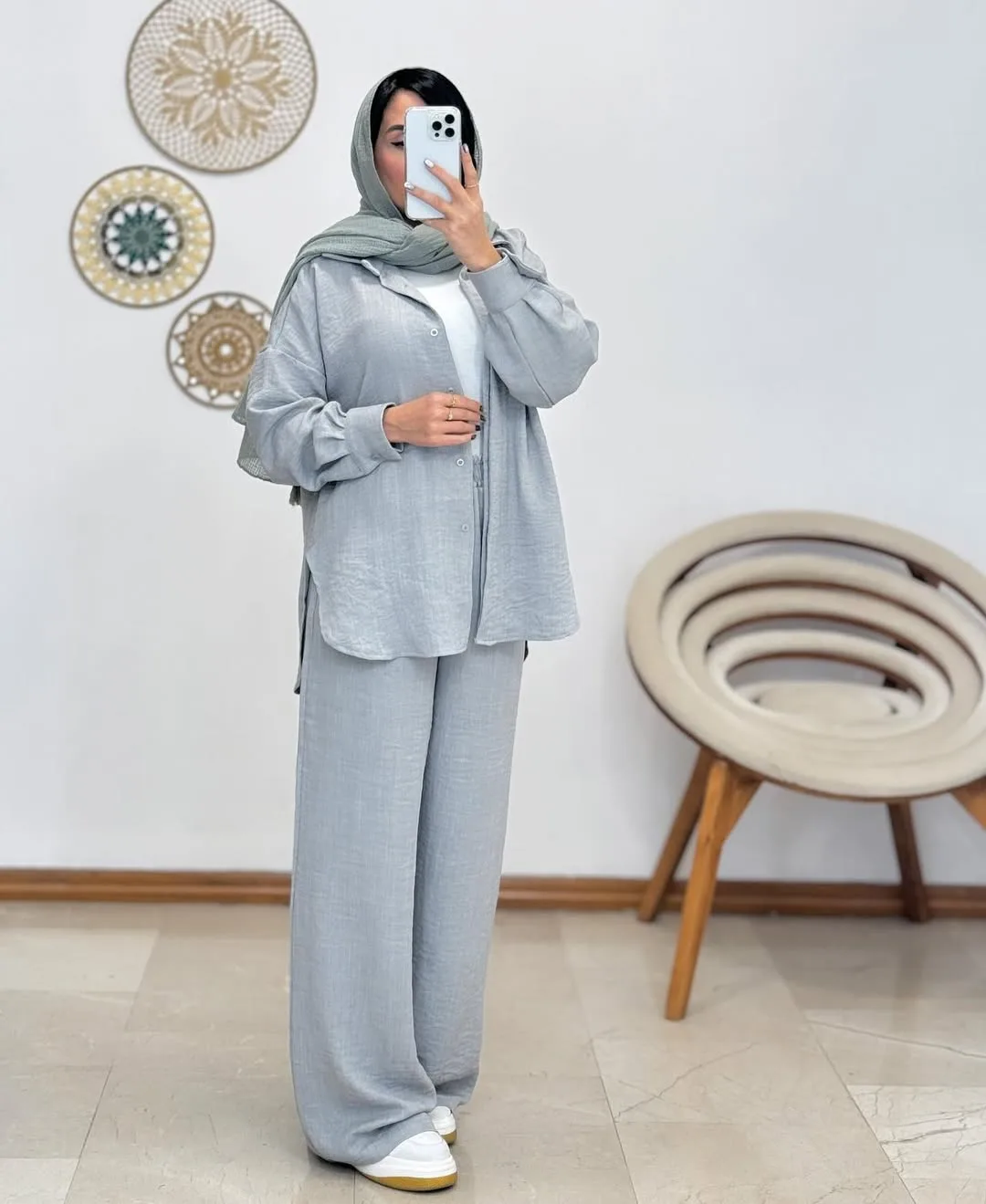 ست کرسپو کد ۲۰۵۳۸ — رنگ طوسی — نمای روی‌تن — دکمه — عکس ۴