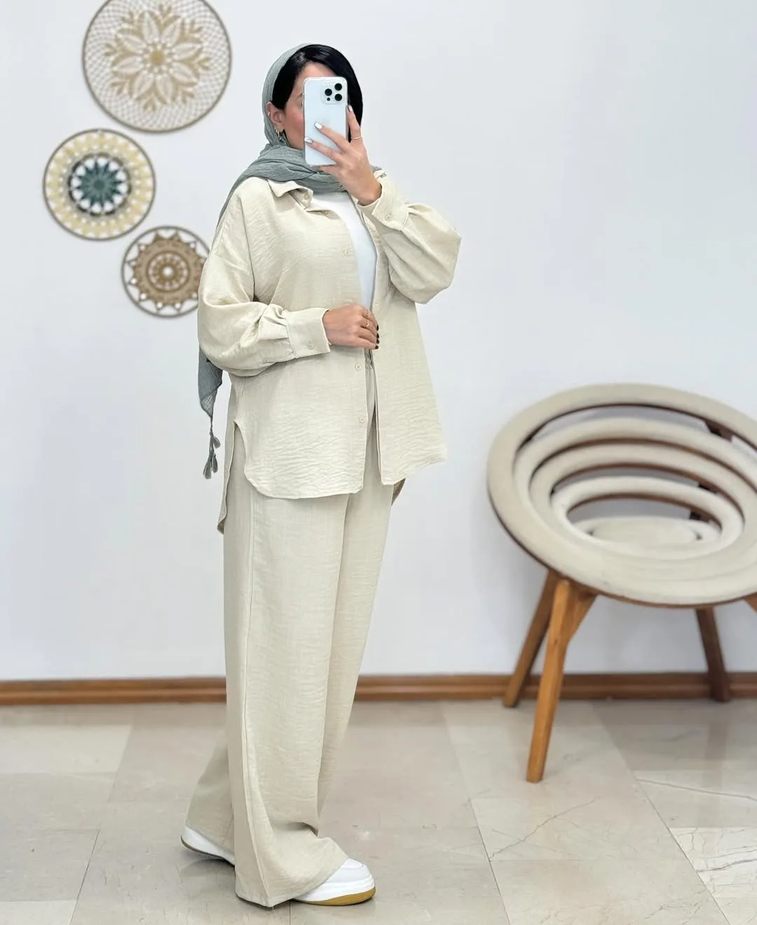 ست کرسپو کد ۲۰۵۳۸ — رنگ کرم — نمای روی‌تن — دکمه — عکس ۵