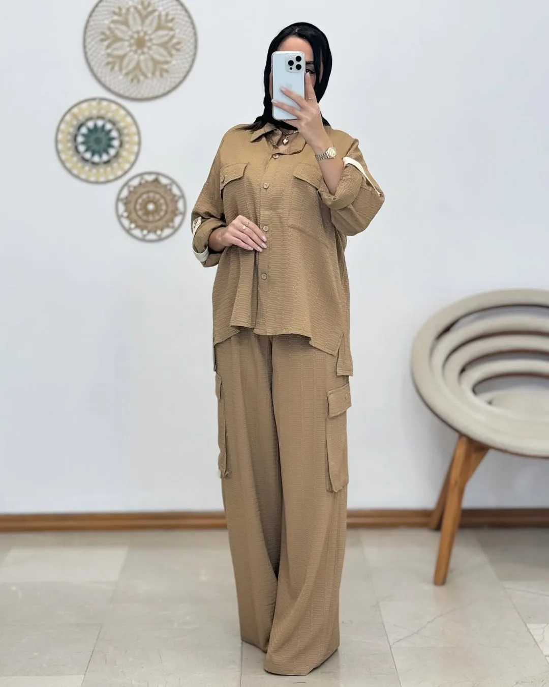 ست کارگو آیوا — رنگ خاکی — نمای روی‌تن — شومیز دکمه‌دار — عکس ۵