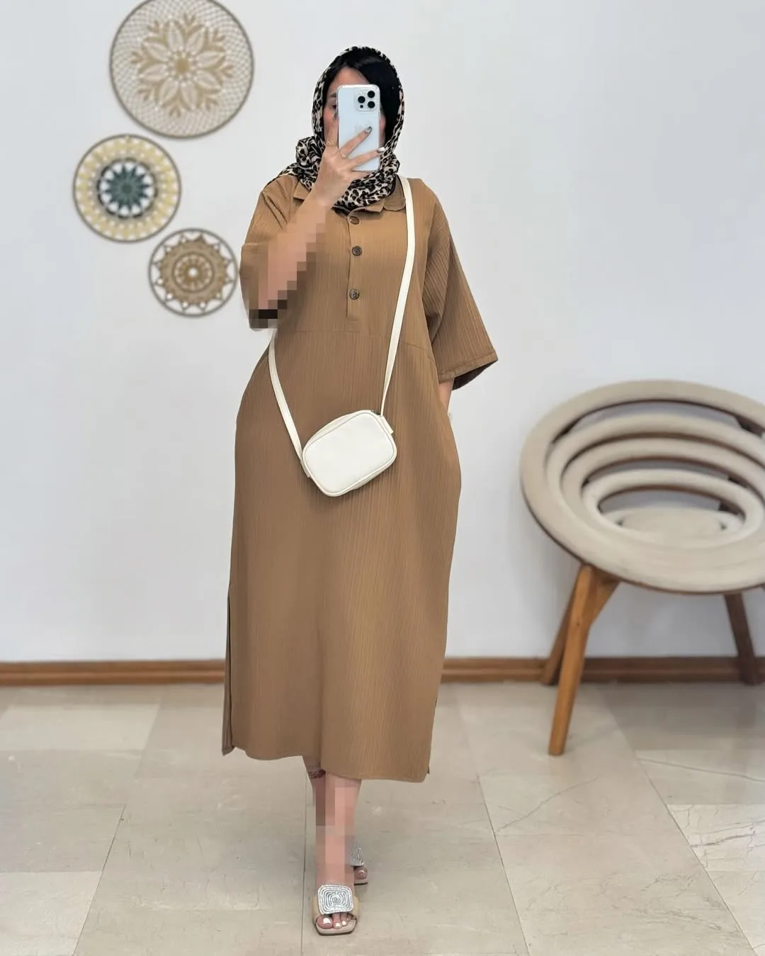 پیراهن آیوا — رنگ خاکی — نمای روی‌تن — دکمه — عکس ۸