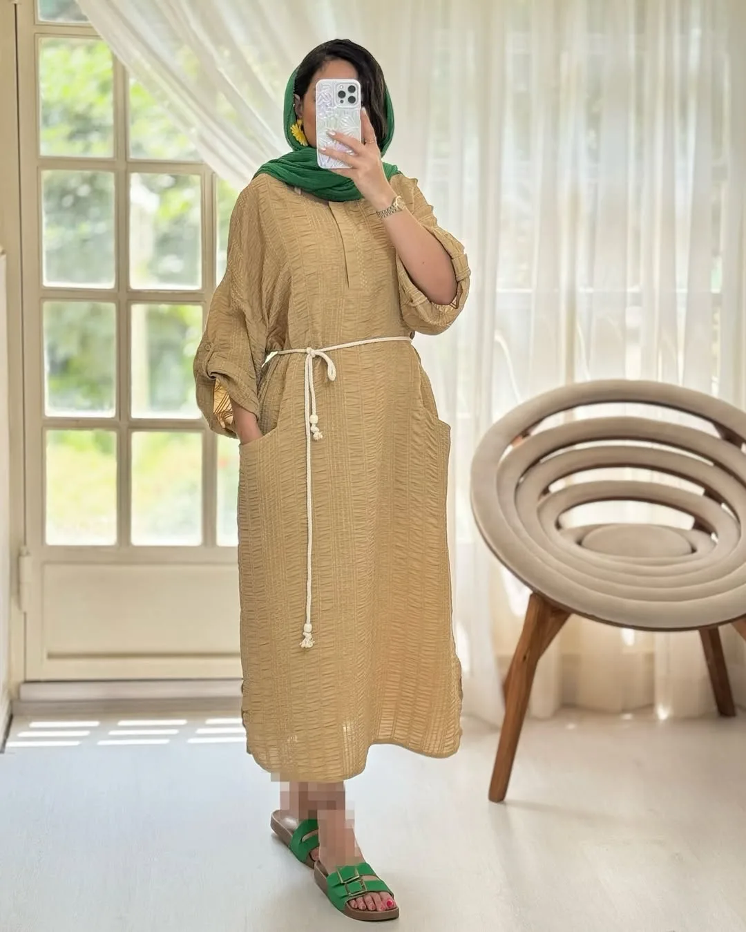 پیراهن کوکدوزی با کمربند، رنگ کرم، جنس لینن، بلند آستین بلند گشاد