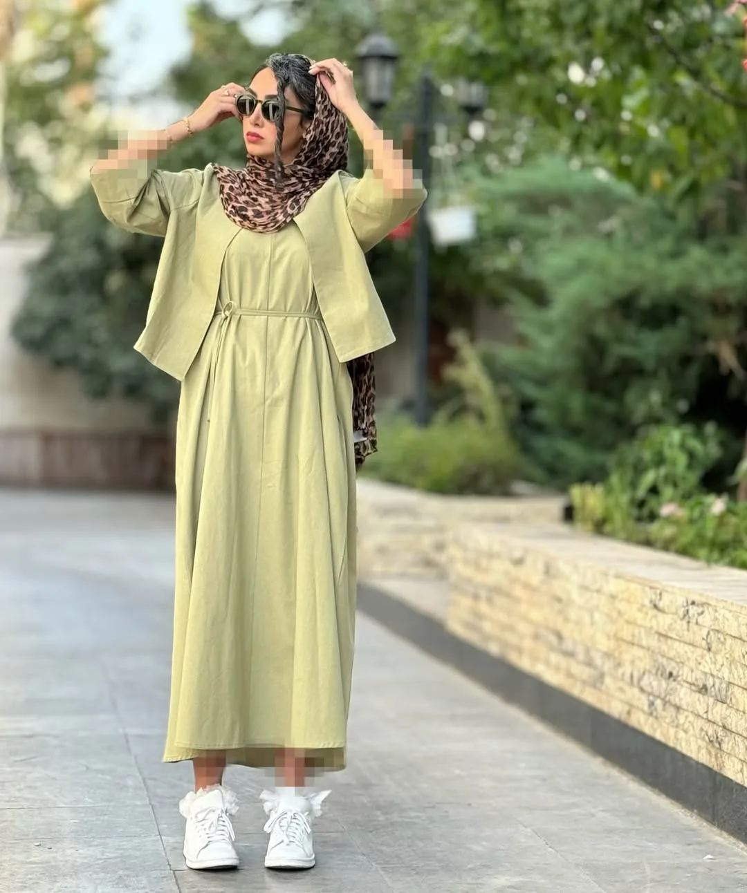 سارافن و کراپ کت — رنگ سبز — نمای روی‌تن — سارافن — عکس ۳