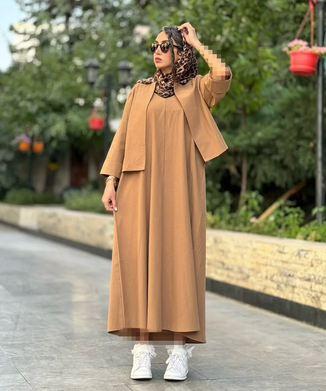 سارافن و کراپ کت — رنگ قهوه‌ای — نمای روی‌تن — سارافن — عکس ۴