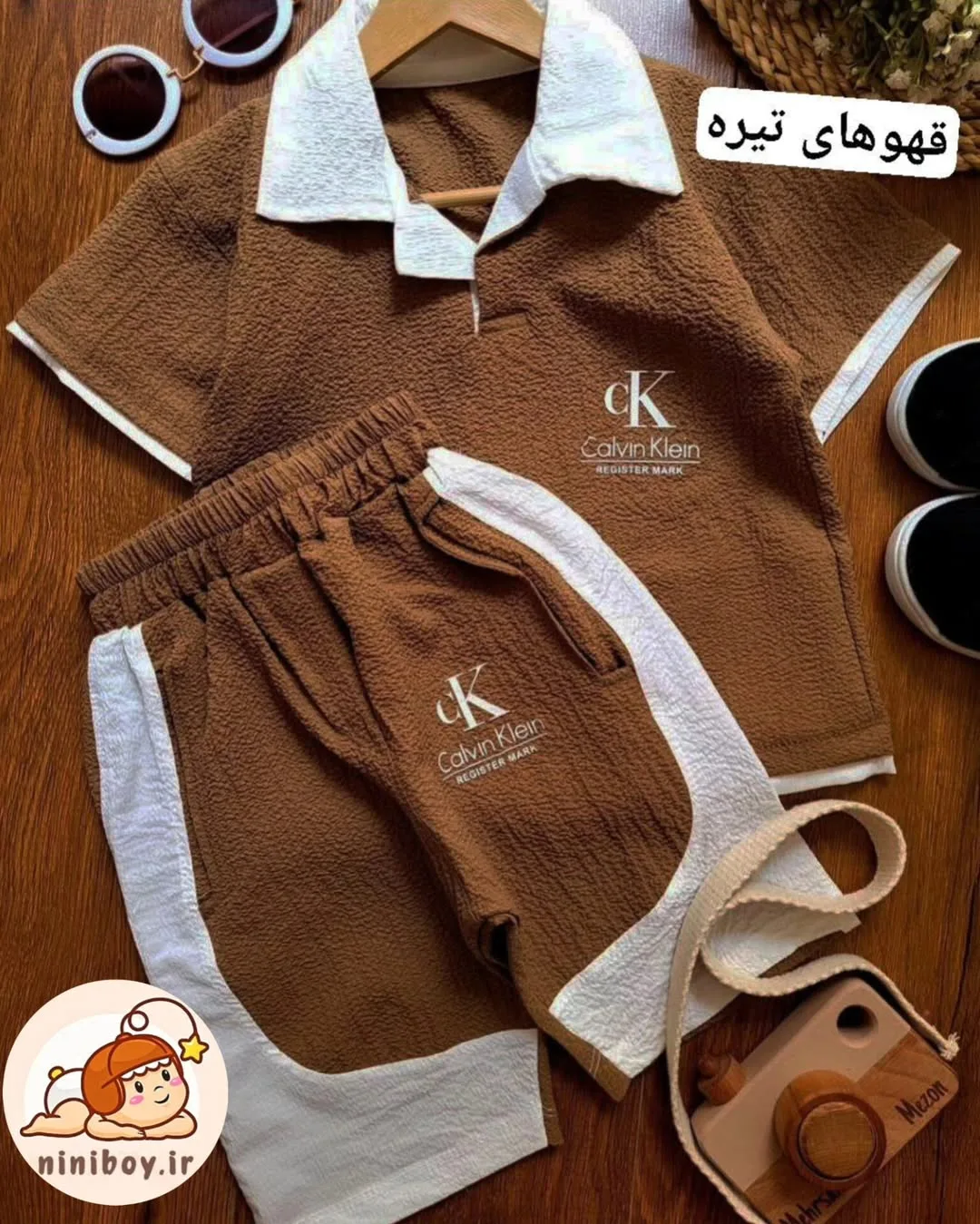 ست تیشرت و شلوارک نخی کولردار، رنگ قهوهای و سفید، جنس بافتنی، یقه برگردان آستین کوتاه