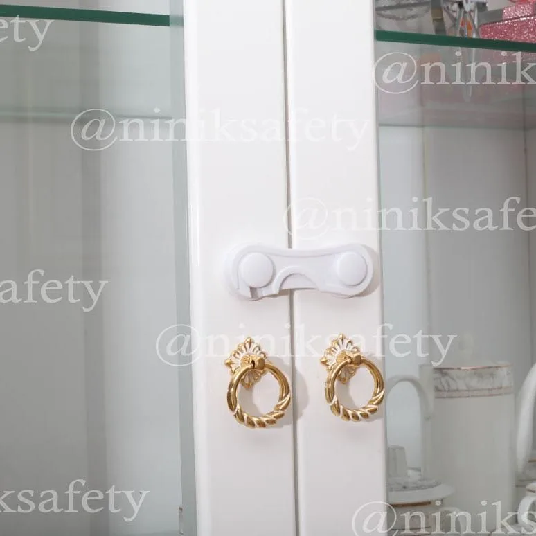 قفل کابینت نی نی ک، رنگ سفید و طلایی، جنس پلاستیک و فلز، قفل ایمنی کابینت