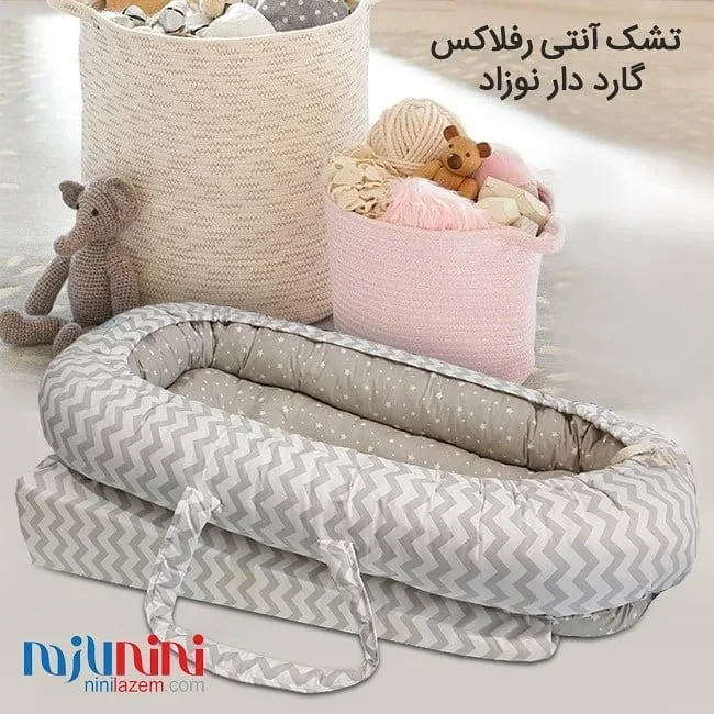 تشک و غلتگیر آنتی رفلاکس نوزاد ایس ایز، رنگ خاکستری و سفید، جنس پارچه، طرح هندسی، تخم‌مرغی با لبه‌های برجسته