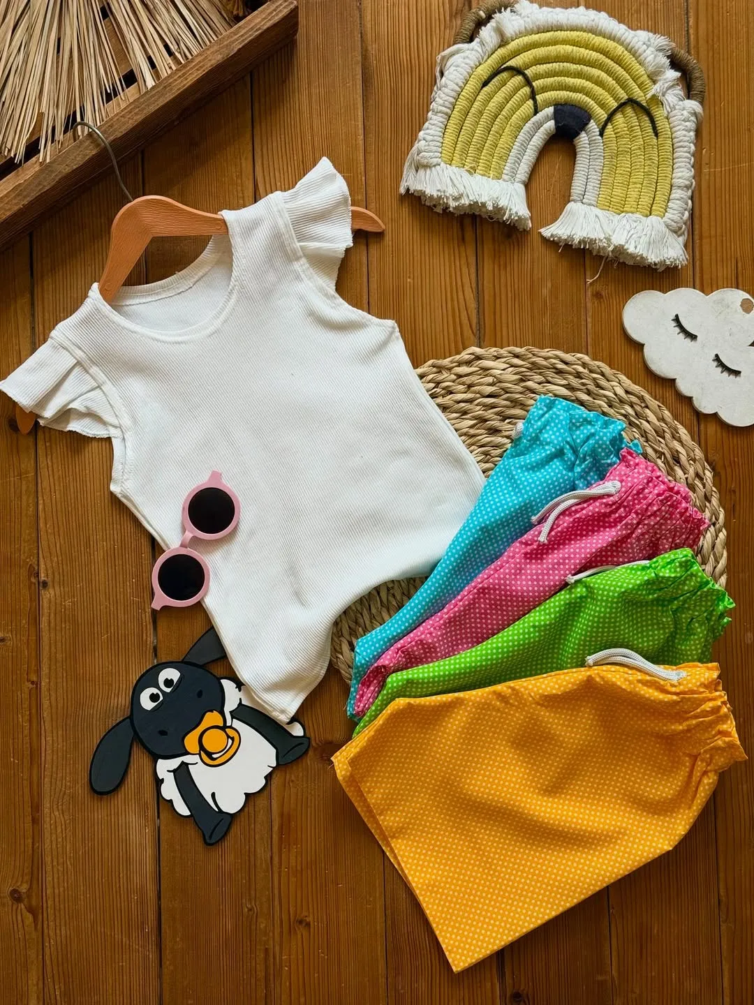تاپ و شلوارک خالخالی