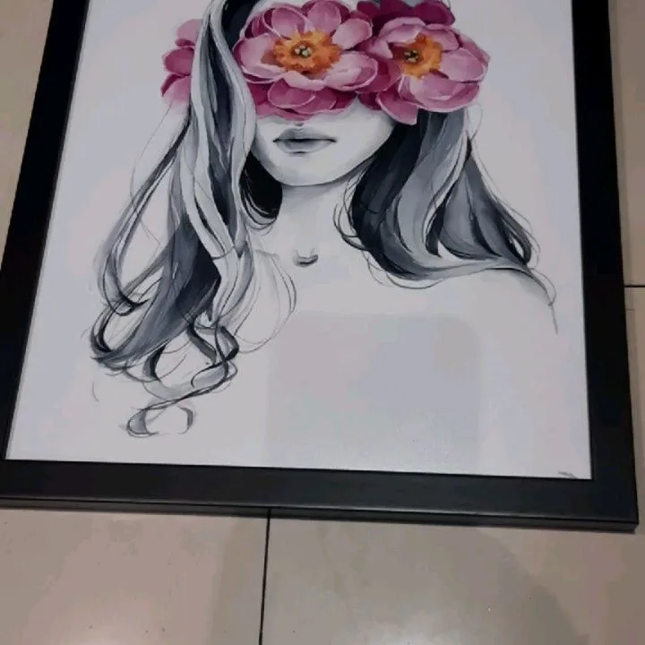 قاب عکس ۴۰×۳۰ مشکی، رنگ سفید و صورتی، جنس چوب و شیشه، طرح گلدار، مستطیلی عمودی