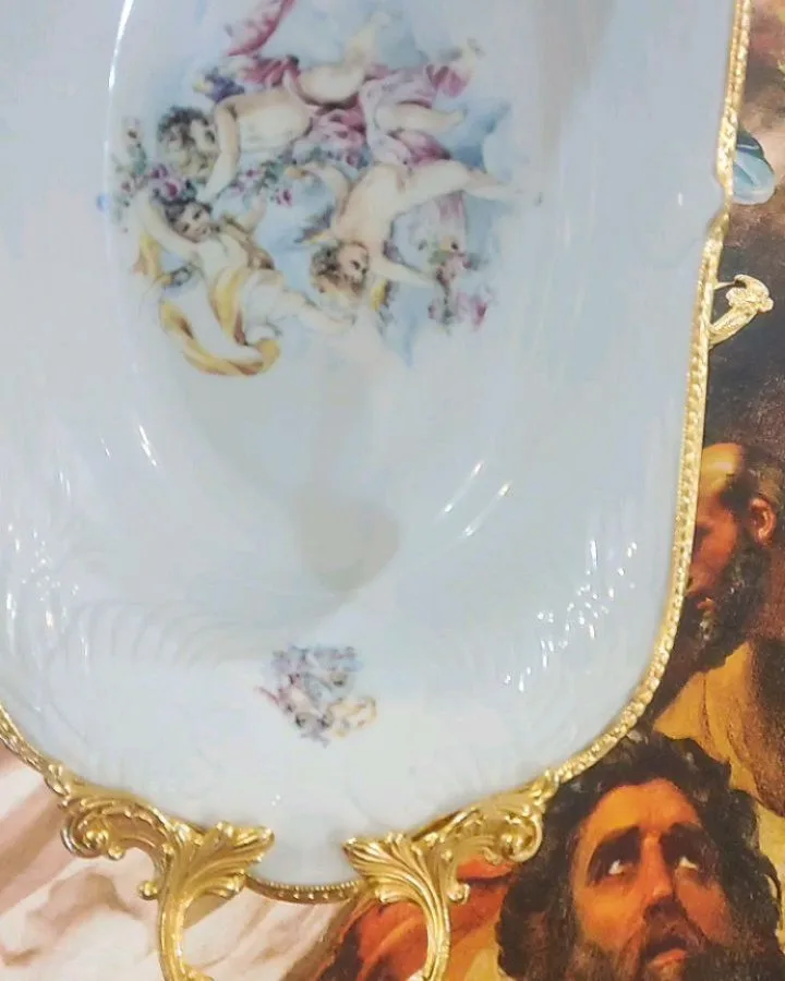 کاسه میوه خوری کد ۱۳۸، رنگ آبی روشن و طلایی، جنس سرامیک، طرح شخصیت کارتونی، بیضی، دسته‌دار