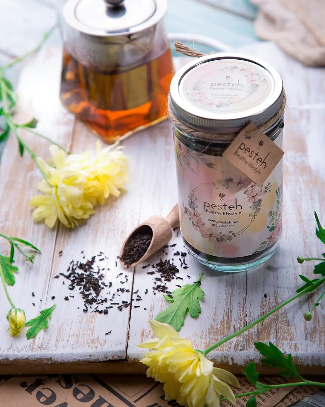 چای پک روز مادر، رنگ بی‌رنگ، جنس شیشه و فلز، استوانه‌ای درب‌دار
