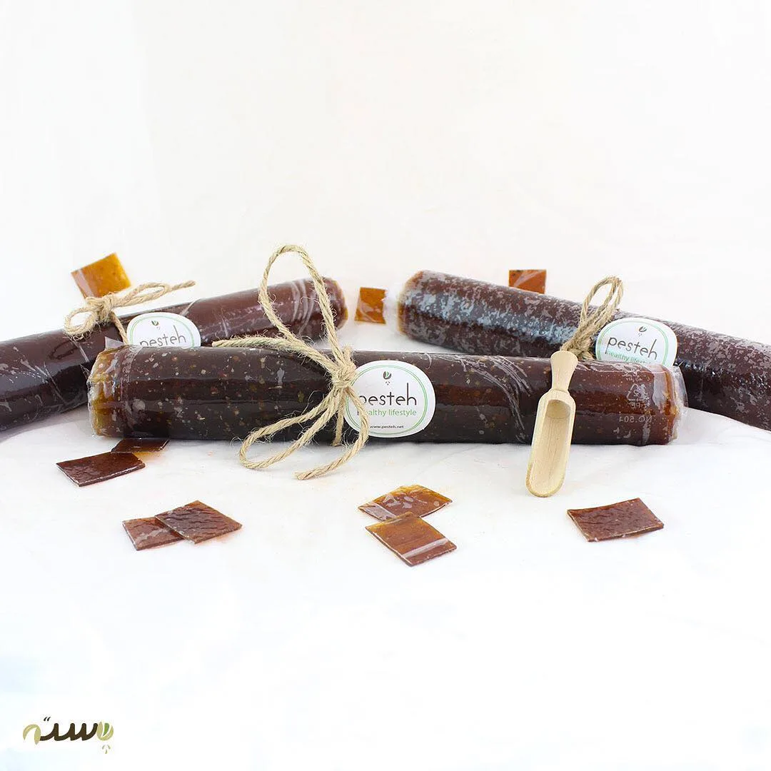 لواشک آلوچه، رنگ قهوه‌ای، جنس پلاستیک و چوب، رول