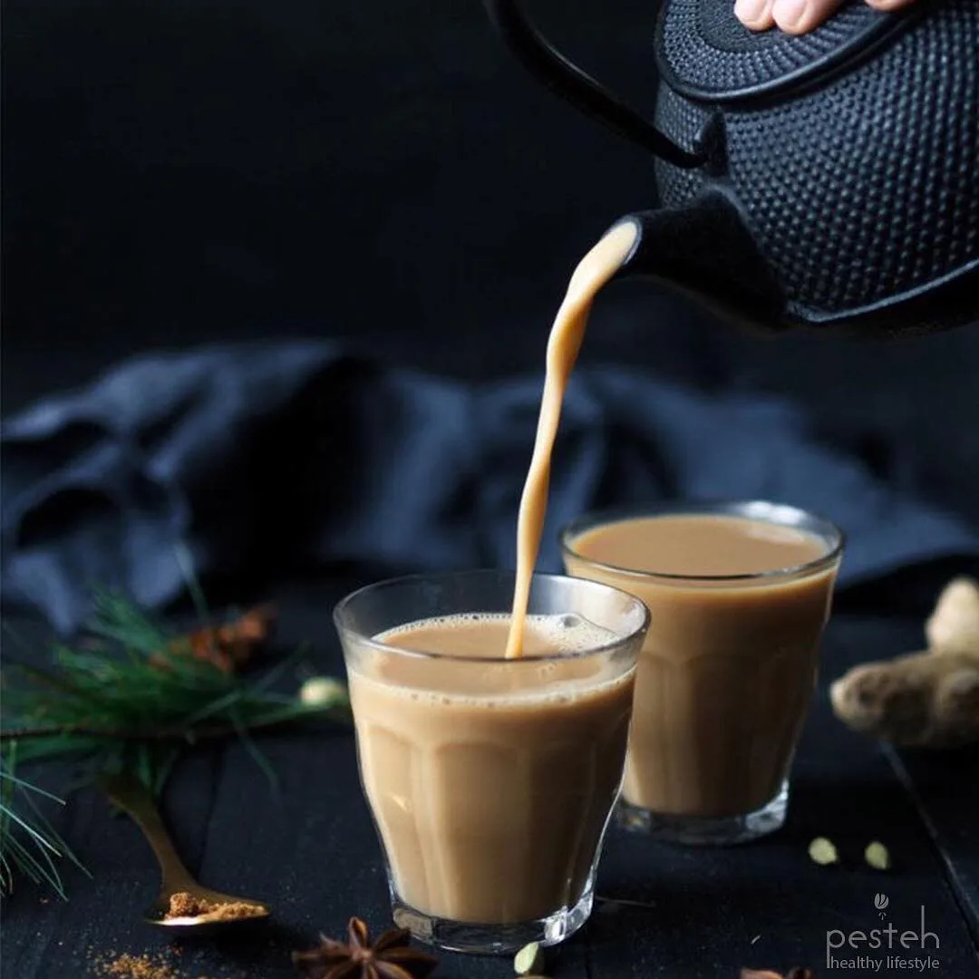 چای ماسالا شیشه ۳۰۰ گرمی، رنگ کرم و قهوه‌ای روشن، مایع، نوشیدنی
