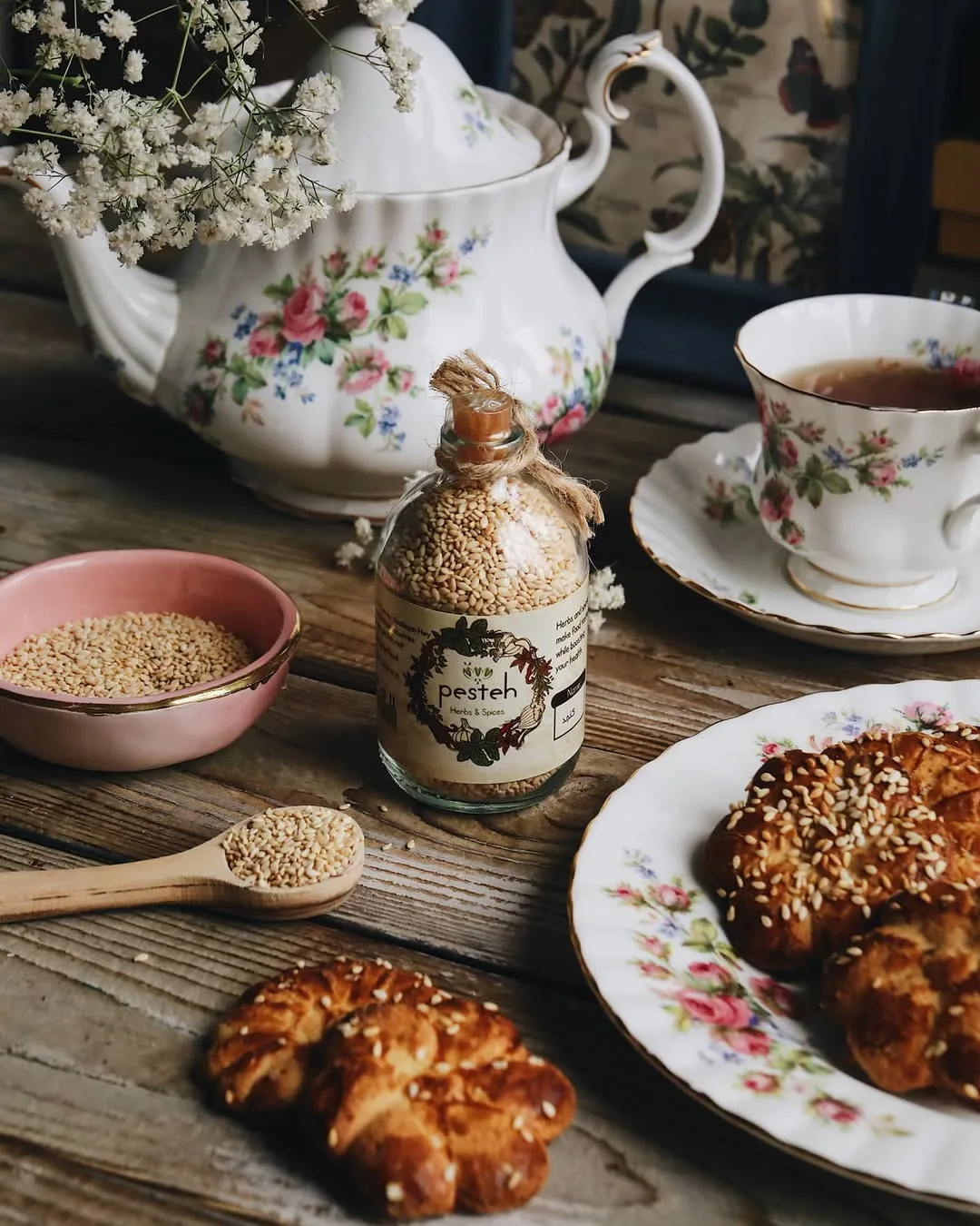 کنجد پسته، رنگ قهوهای و سفید، جنس شیشه و سرامیک، ظرف استوانهای