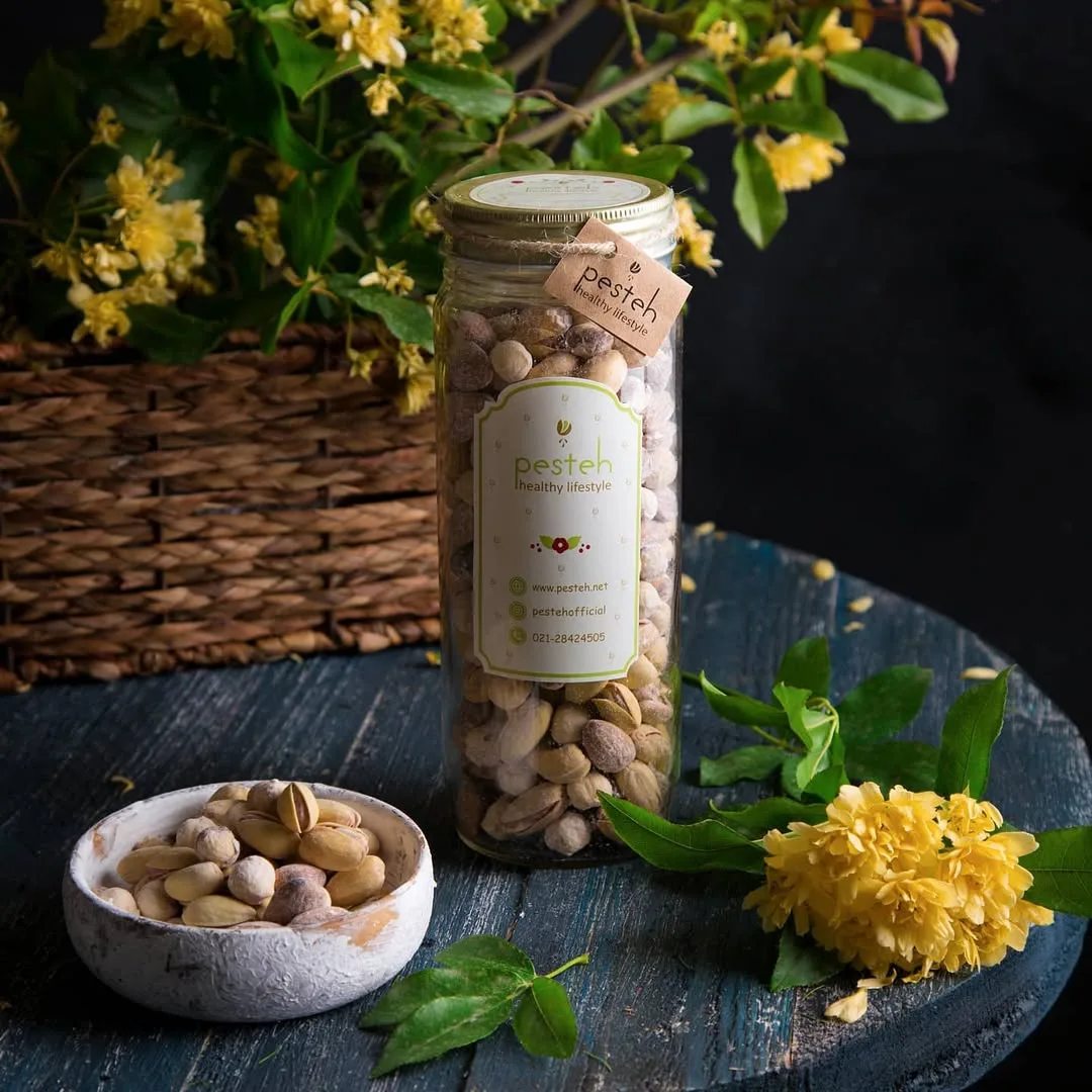 پسته نمک دریایی، رنگ کرم، قهوه‌ای و سبز، شیشه استوانه‌ای دردار