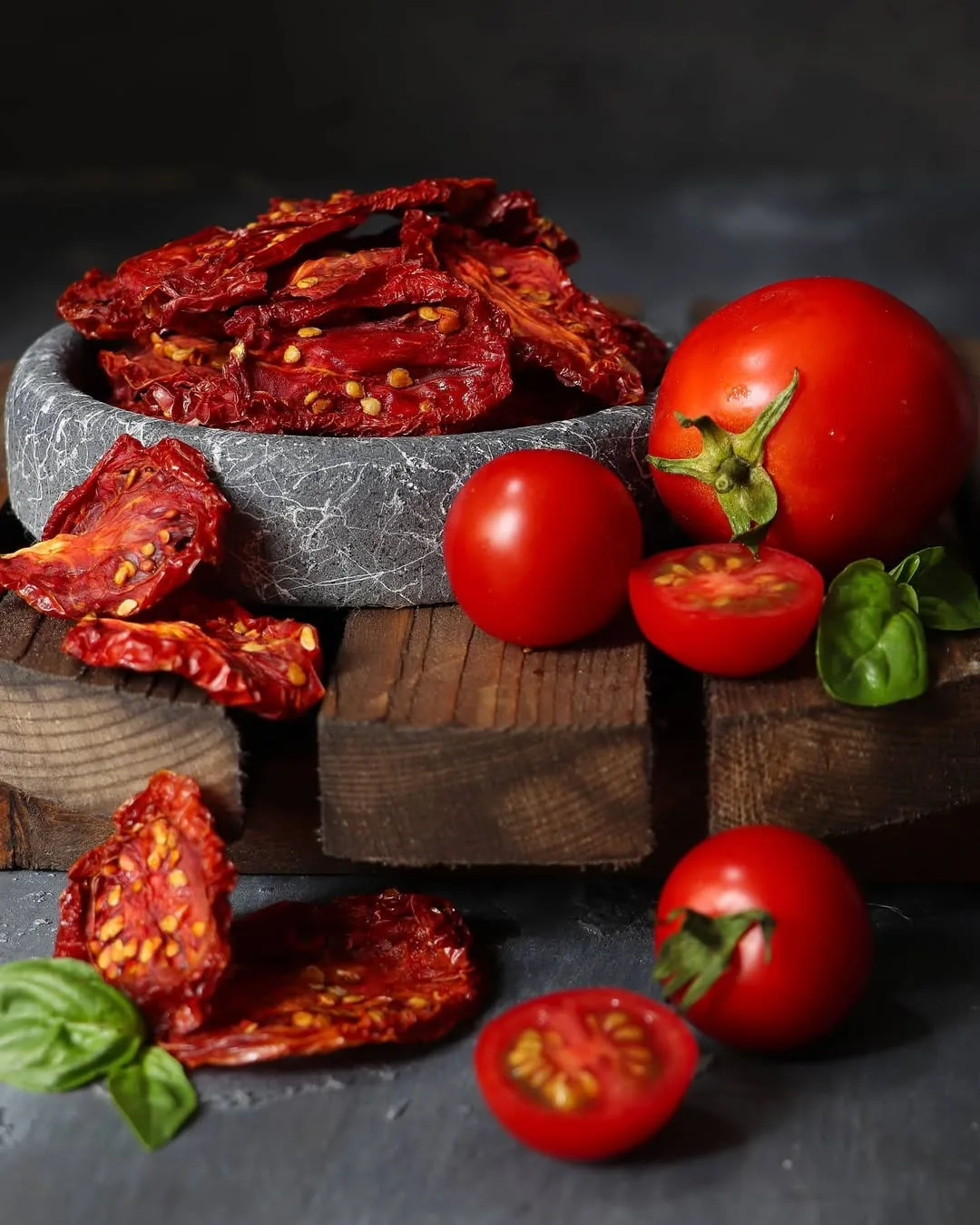 گوجه خشک پسته، رنگ قرمز، ورقه‌ای