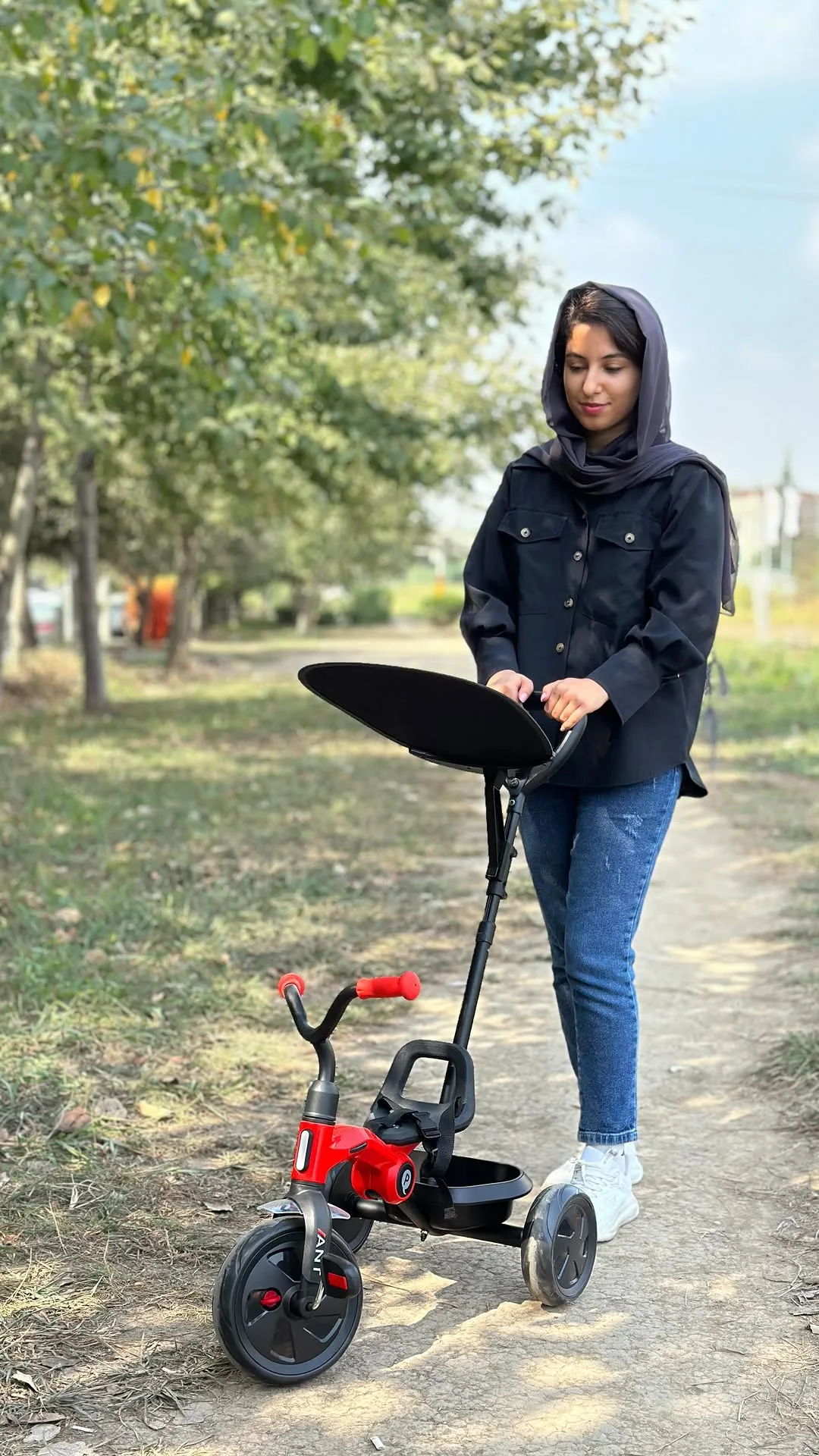 سه چرخه کودک تاشو پلی کیدز ANT PLUS، رنگ قرمز و سیاه، جنس فلز و پلاستیک، دارای دسته کنترل والدین