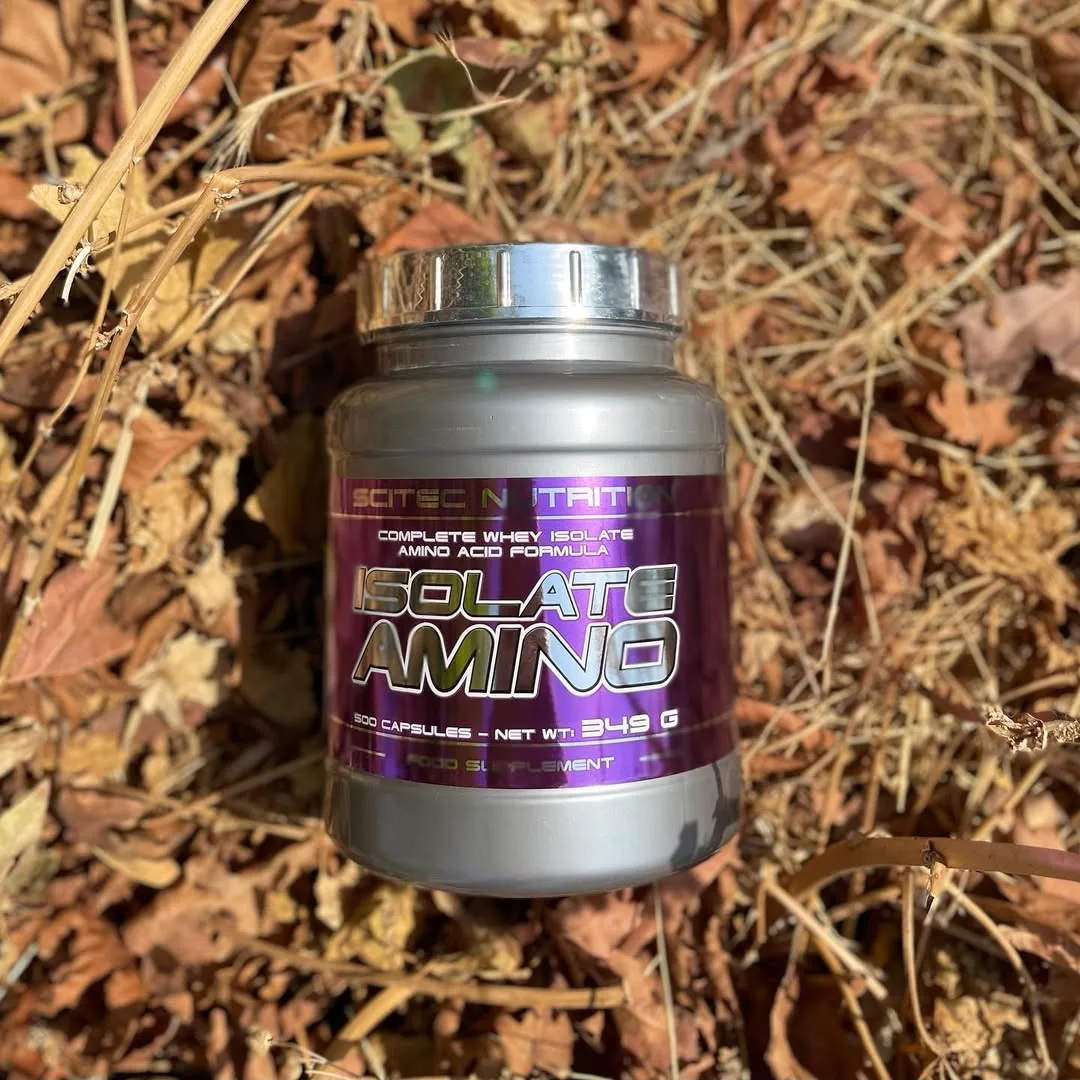 مکمل Isolate Amino سایتک Scitec Nutrition، رنگ خاکستری و بنفش، جنس پلاستیک، ظرف استوانهای