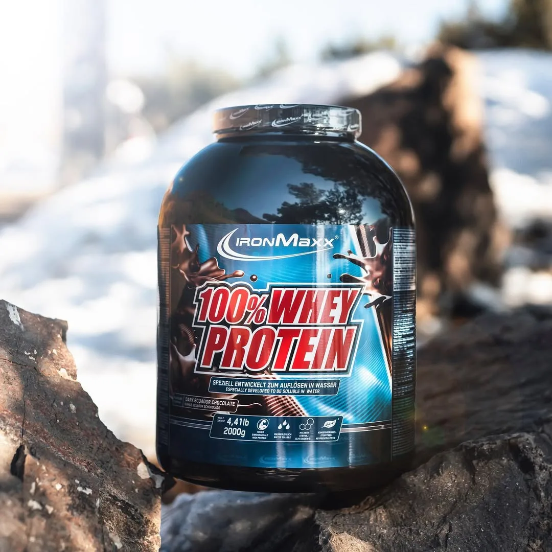 پروتئین وی ۱۰۰ درصد Ironmaxx، رنگ مشکی و آبی، جنس پلاستیک، ظرف پودر
