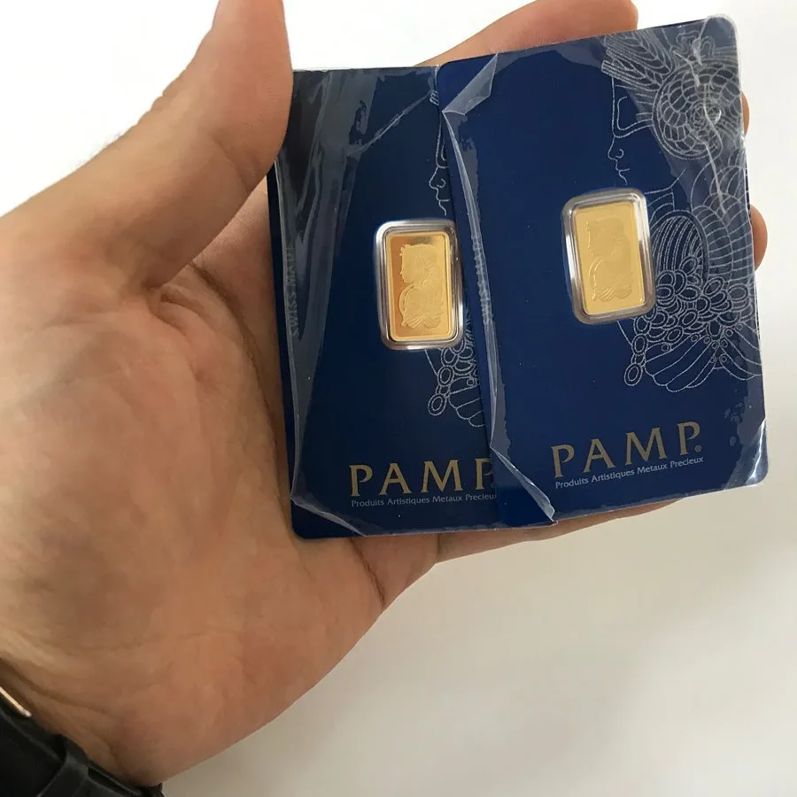 شمش طلا PAMP، رنگ طلایی، مستطیلی کوچک
