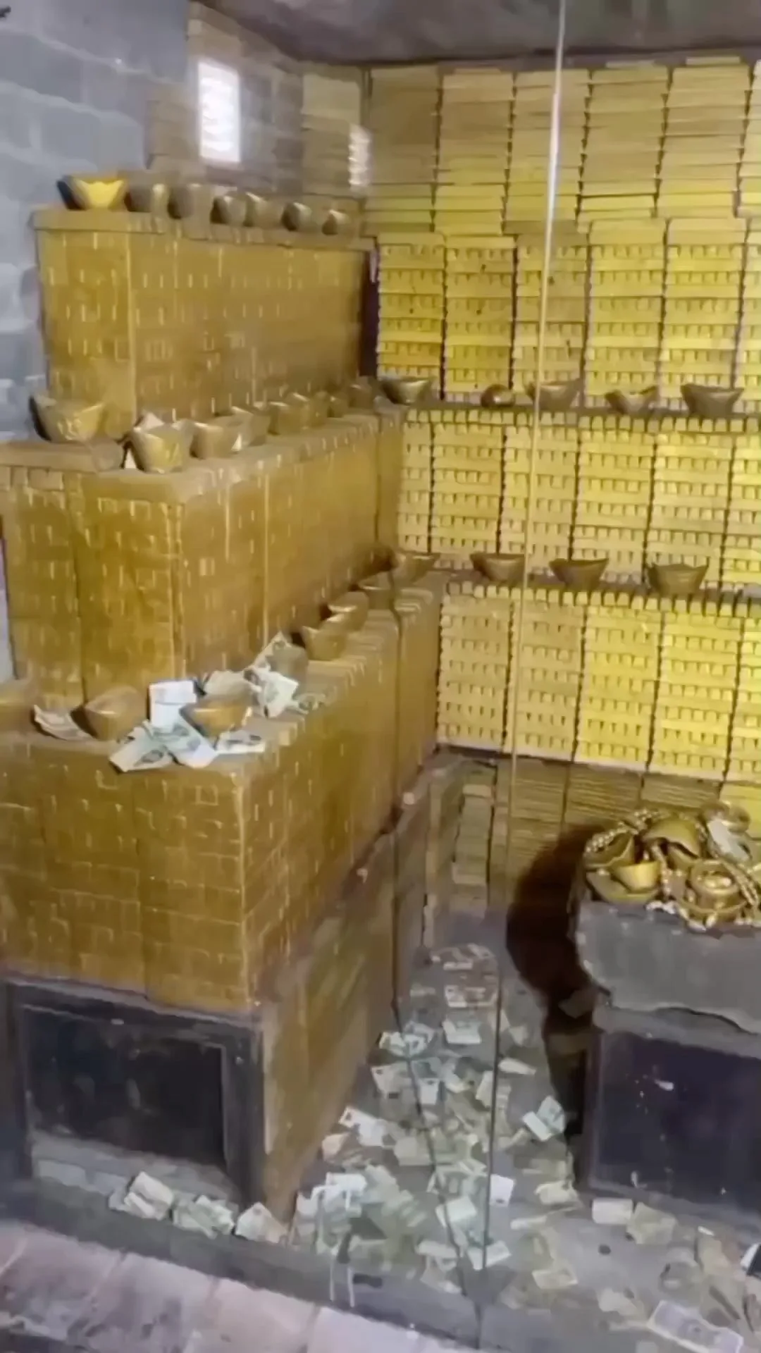 شمش طلا ۲۴ عیار، رنگ طلایی، جنس فلز، مستطیلی