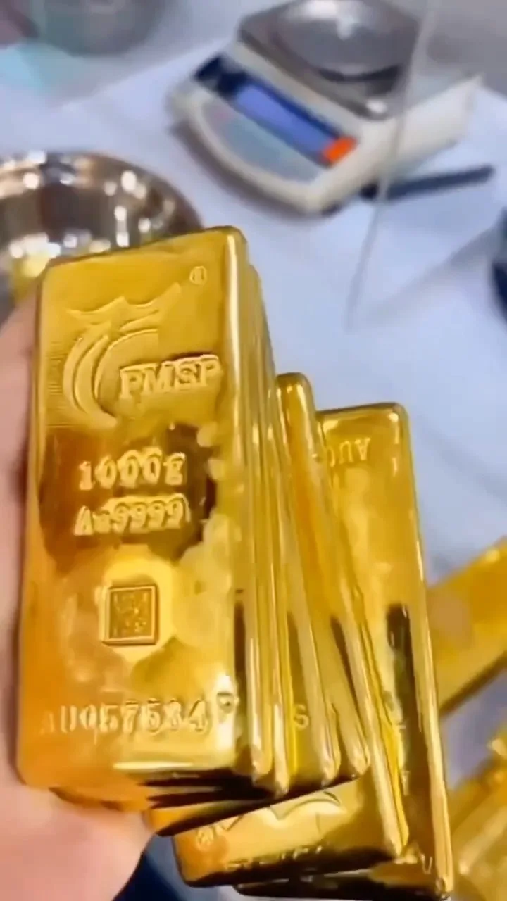 شمش طلا نیم اونس PAMP، رنگ طلایی، مستطیلی